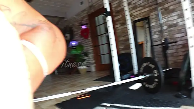 LushianaFitness webcam