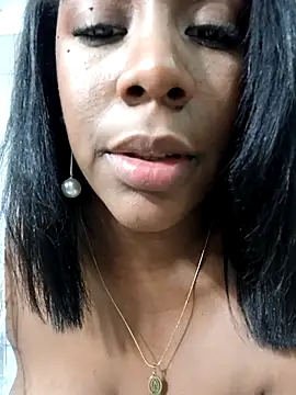 KloheCurvy webcam