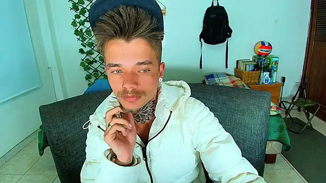 Gold_Loyal77 webcam