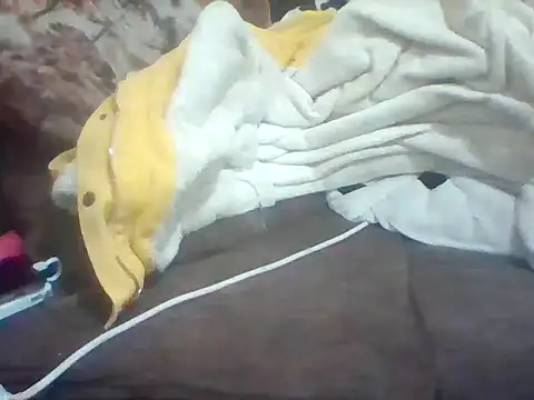 Momozana101 webcam