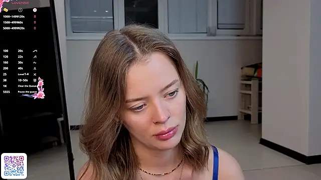 NinaCoxn webcam