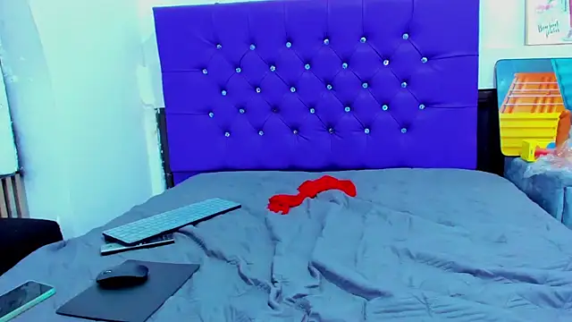 Xzatella webcam