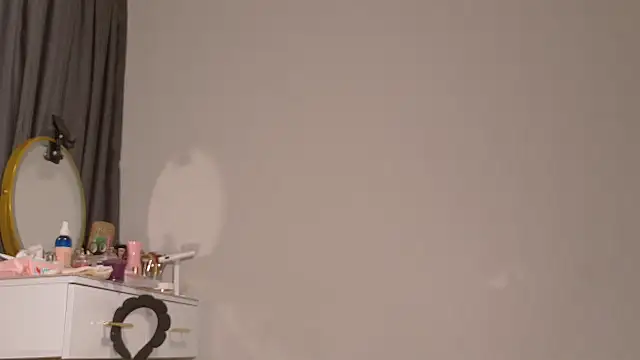 RoyalNerfititi webcam