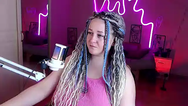 LizzyShine webcam