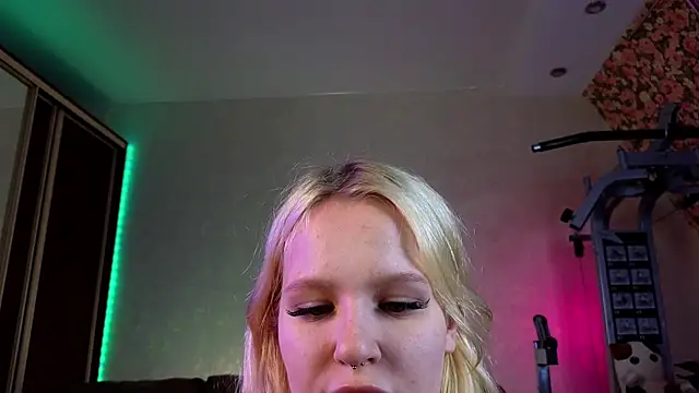 Mila_Lioness webcam