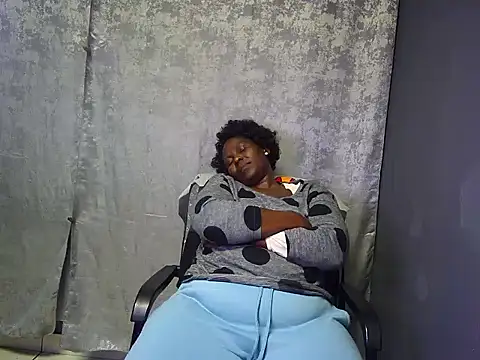 MagicMilfXO webcam