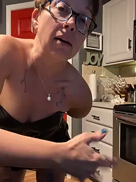 YogaHottie76 webcam