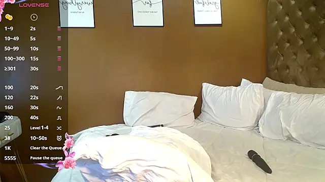LUUVRRI_21 webcam