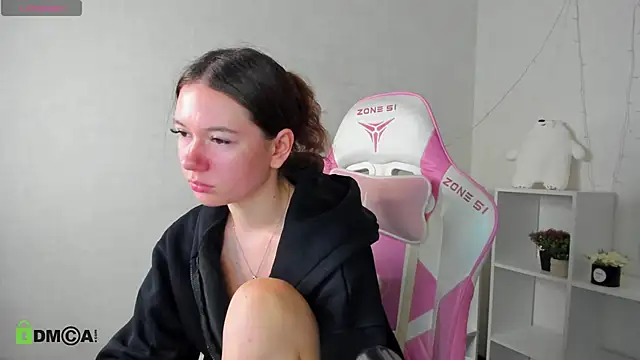 Nicole_Charm webcam
