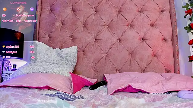 LadyAvalon webcam