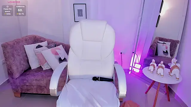 aida_adams - Aida_adams's free webcam - UK Sex Cams