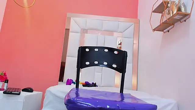 Roxan-hot69 webcam