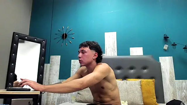 Rhaegal_hot webcam