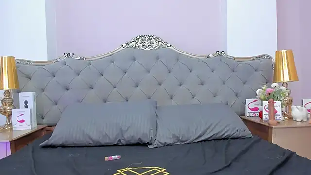 Laraa_Saint webcam