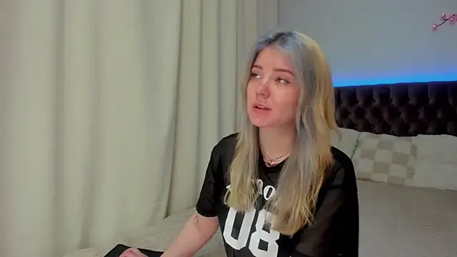 Ella_Mayers webcam