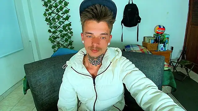 Gold_Loyal77 webcam
