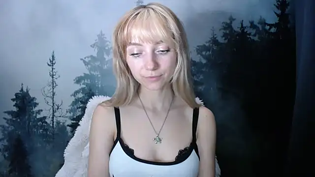 LuciaYoung webcam