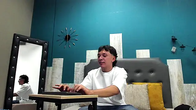 Rhaegal_hot webcam