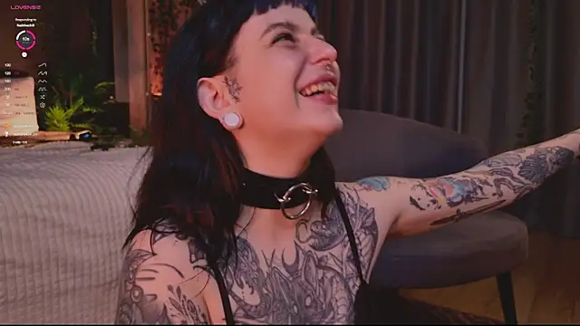 MichaellaMoon webcam