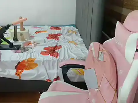 cumwetmebaby webcam