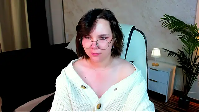 FlirtyLili webcam