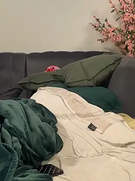 CurvyDesire1 webcam