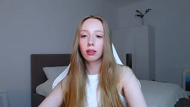 Luna_insniity webcam