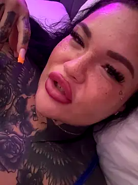 _MelinaCurves_ webcam