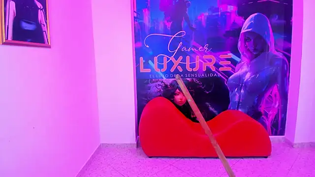 Zoee_Martins webcam