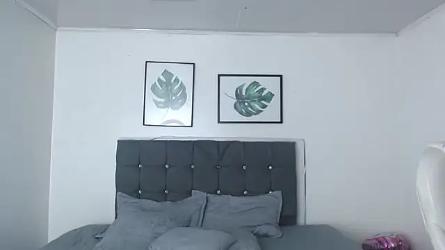 selena_yourmilf webcam