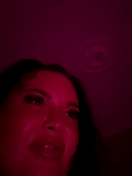 _MelinaCurves_ webcam