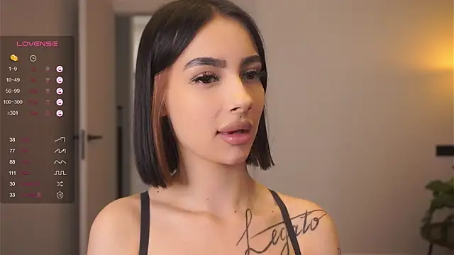 ChanelKnows webcam