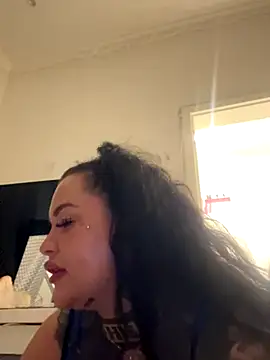 _MelinaCurves_ webcam