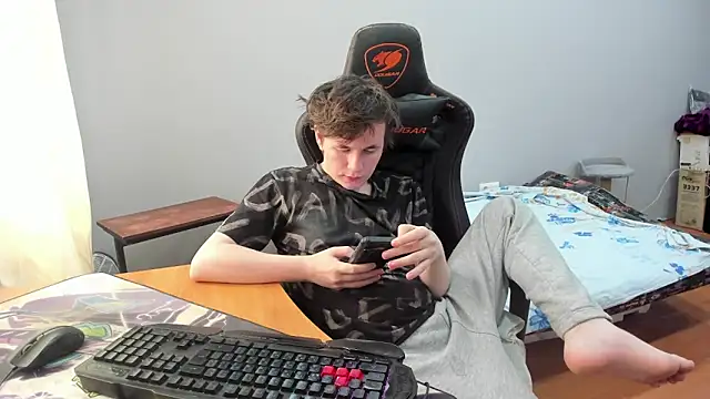 iliaskrislove - Iliaskrislove's free webcam - UK Sex Cams