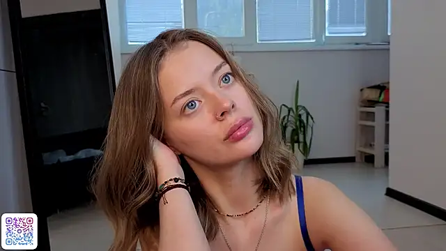 NinaCoxn webcam