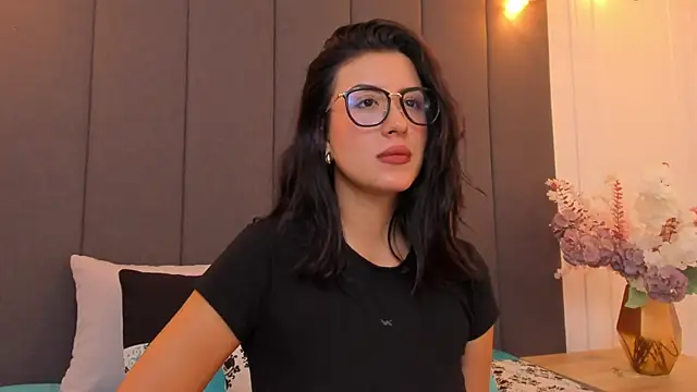 emasaenz - EmaSaenz's free webcam