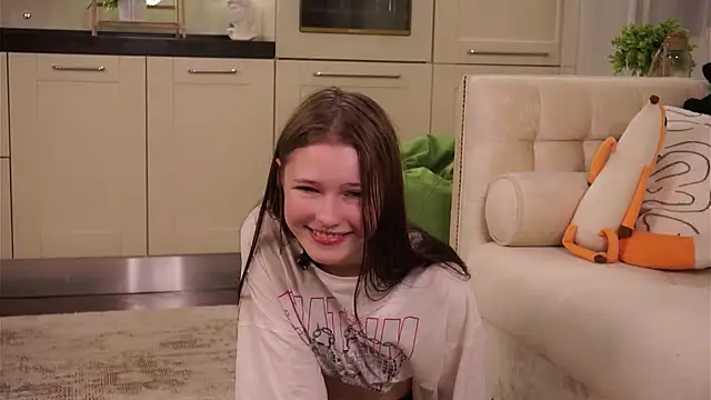 LynHillaire