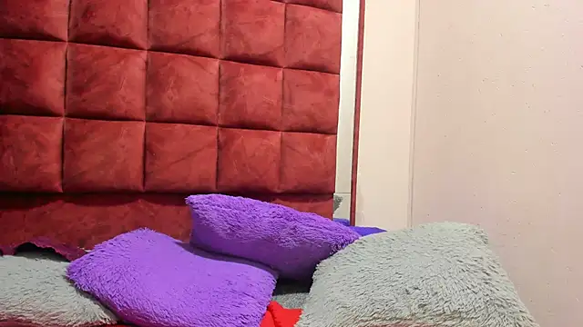 AANGELADIAZZ