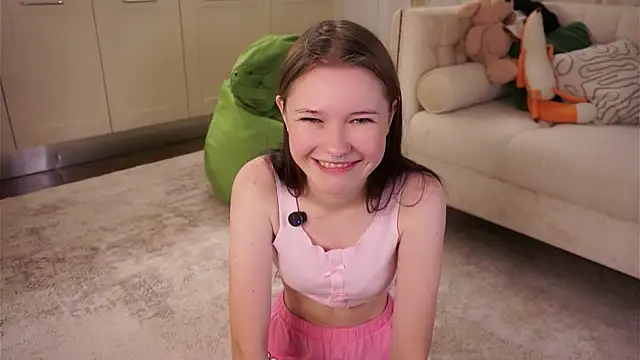 LynHillaire