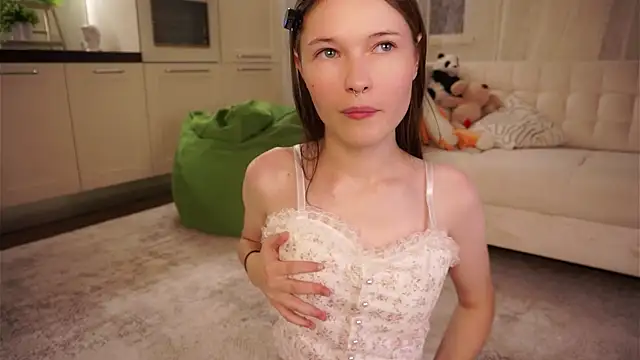 LynHillaire