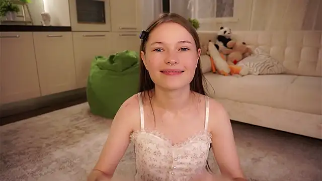 LynHillaire