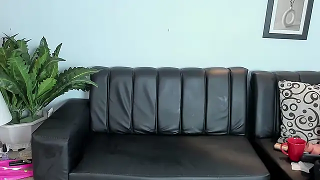 Mia_petite01