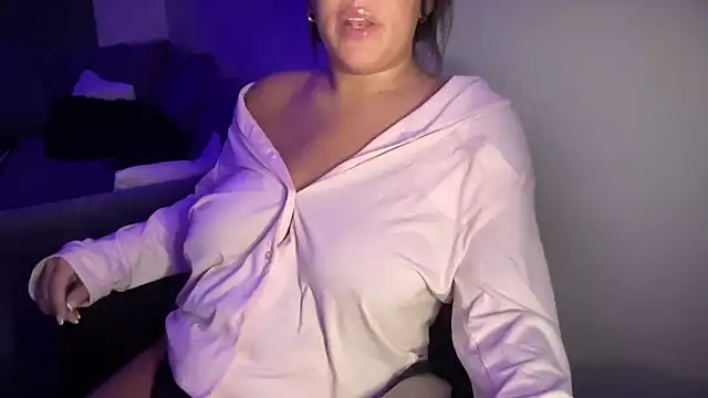 LillyUK room chat