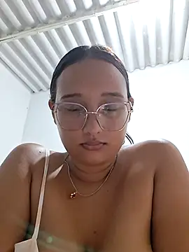 young_dairy01 - Young_dairy01's free webcam