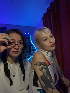 dooubletroublee - Dooubletroublee's free webcam