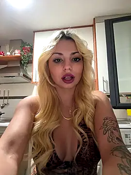 Noeliagglow from StripChat is Freechat