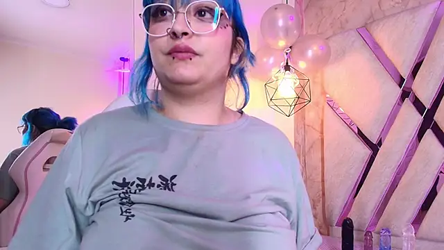 Lilith_curvy