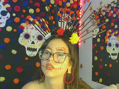 nikolle_huyt