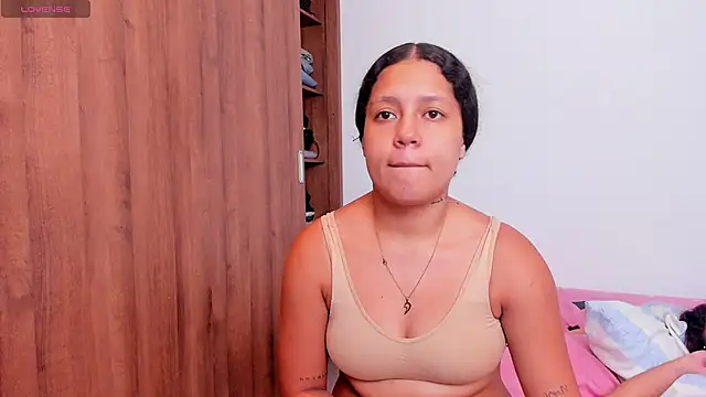 emaandemely - Emaandemely's free webcam
