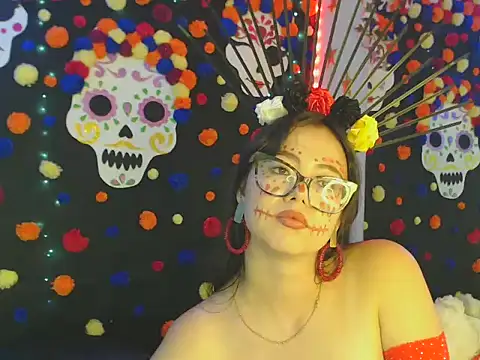 nikolle_huyt